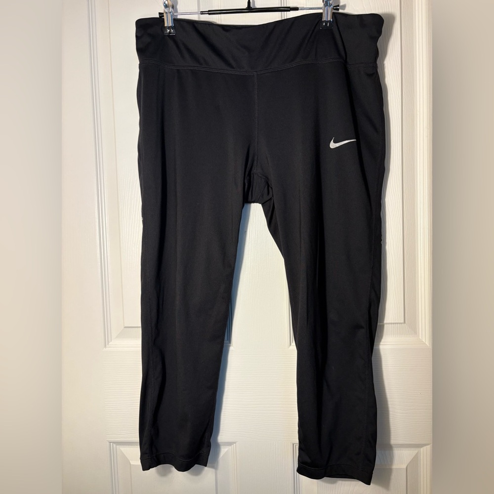 Nike Women’s Black Athletic Capris